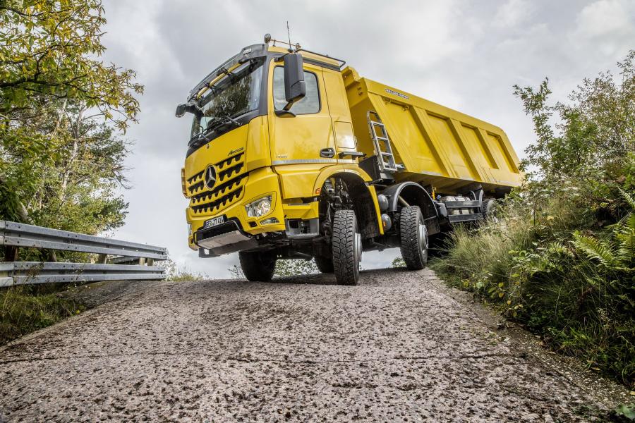  Mercedes-Benz Arocs 4151 K 8x8/4 Meiller Hinterkipper 2017 года  (фото 15 из 19)